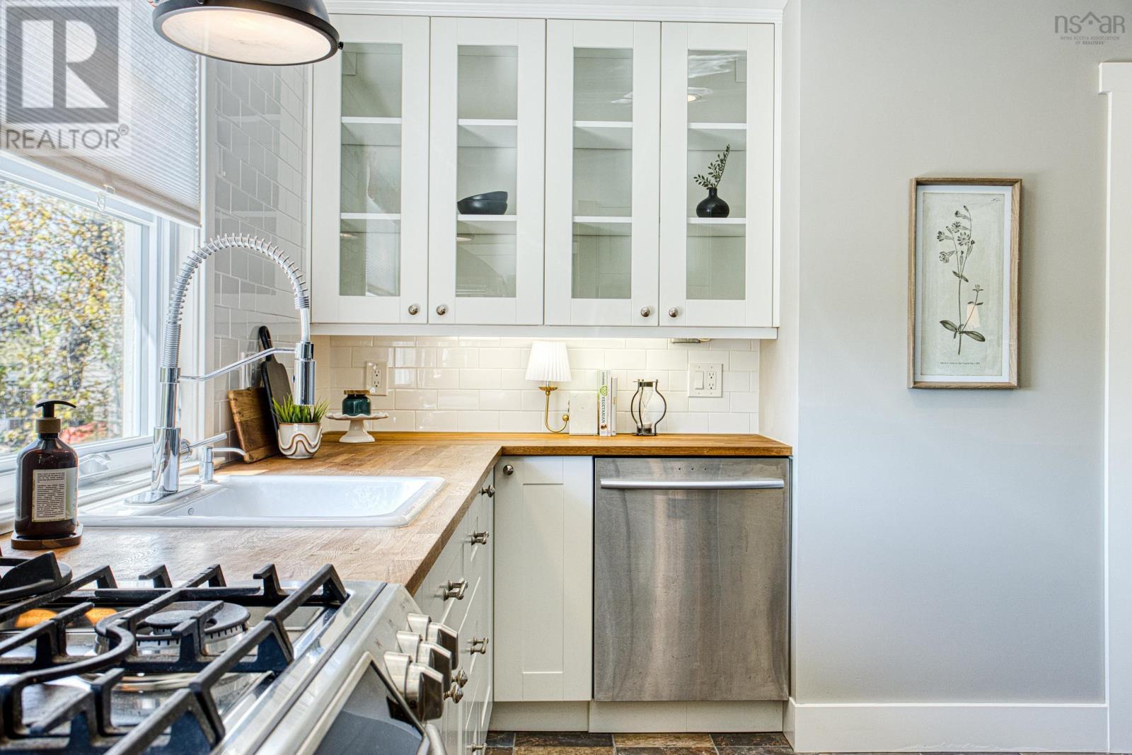 Property 28 of 42 of 142 Frederick Avenue