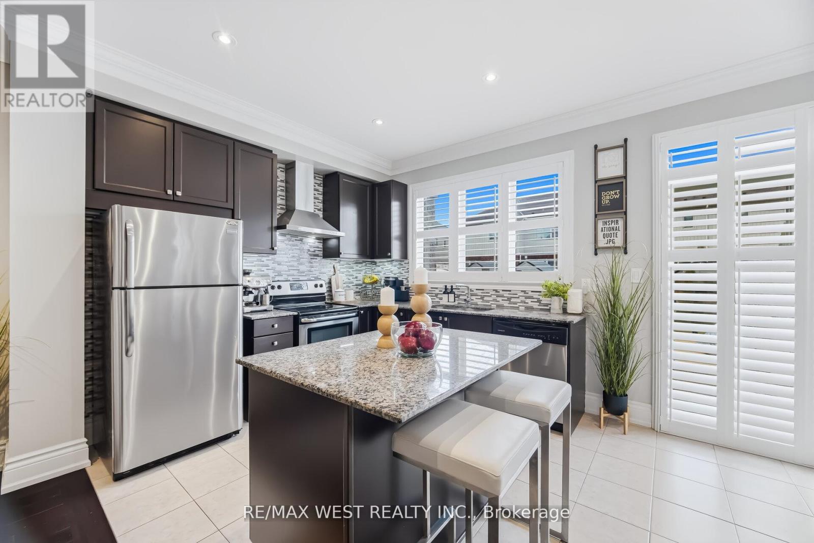 10 WEAVER TERRACE - 10
