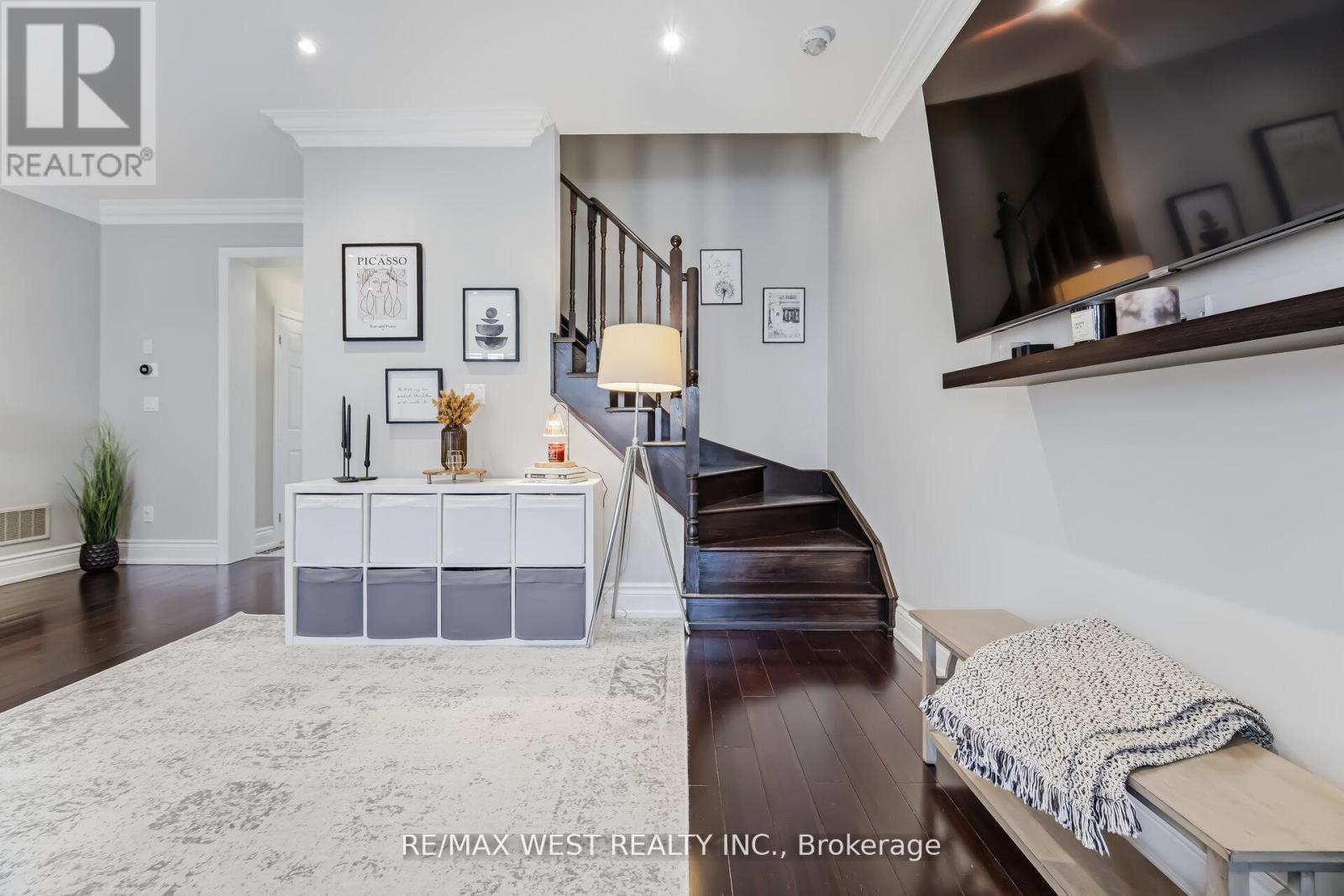10 WEAVER TERRACE - 13