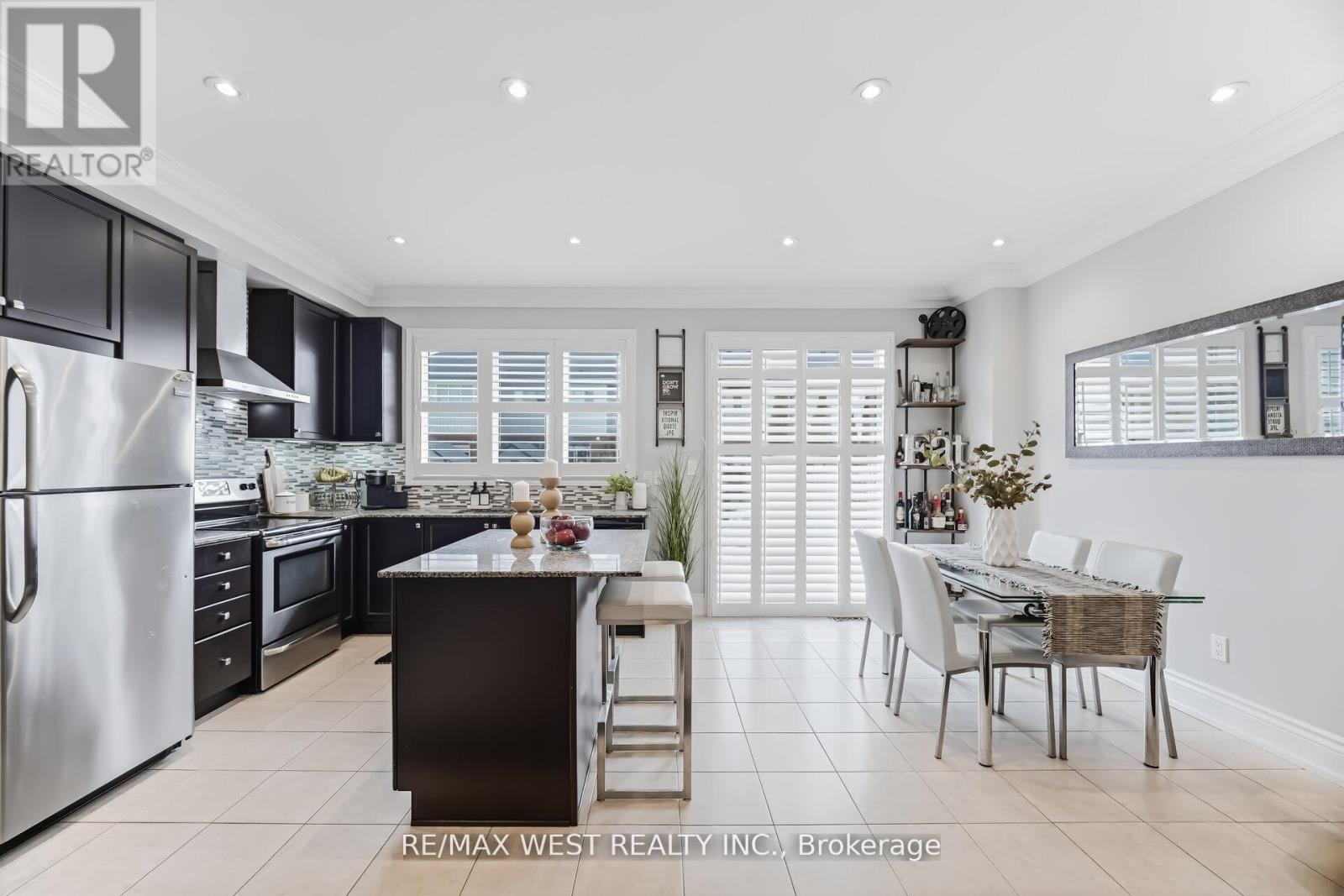 10 WEAVER TERRACE - 8