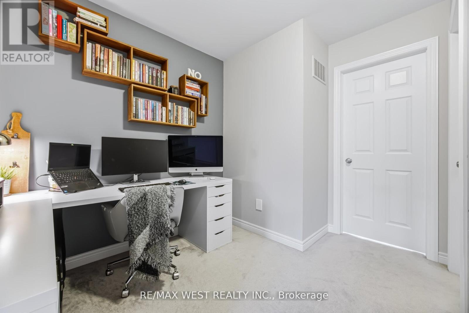 10 WEAVER TERRACE - 16