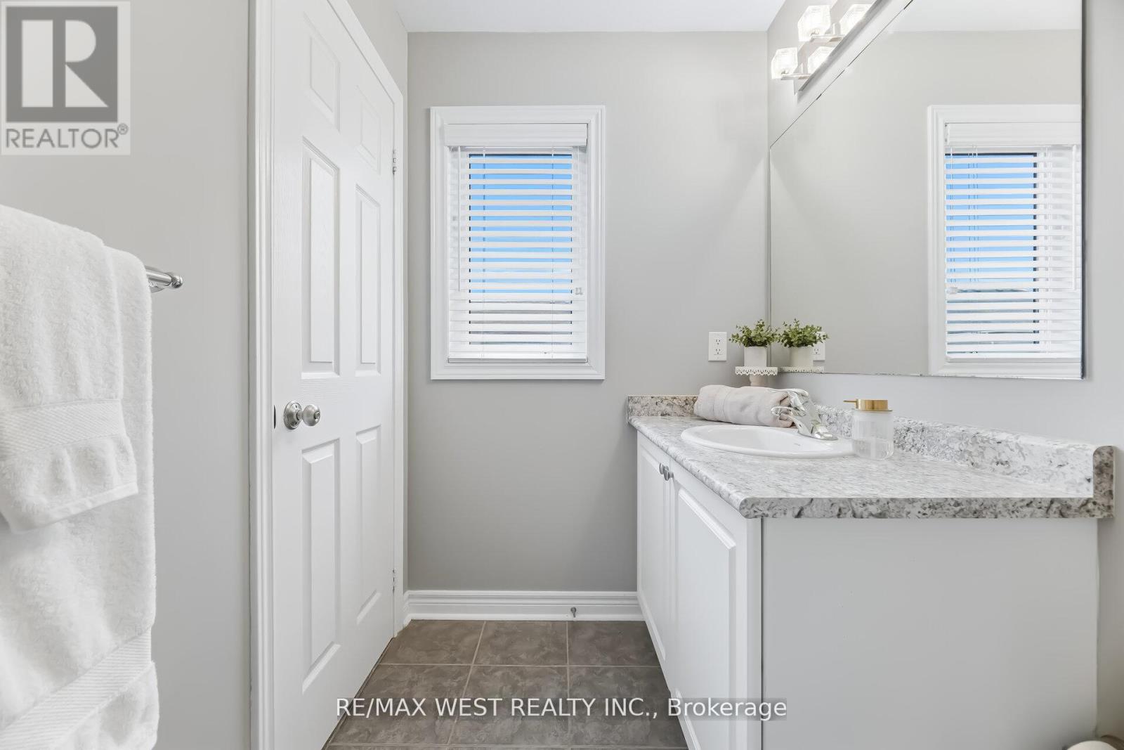 10 WEAVER TERRACE - 24