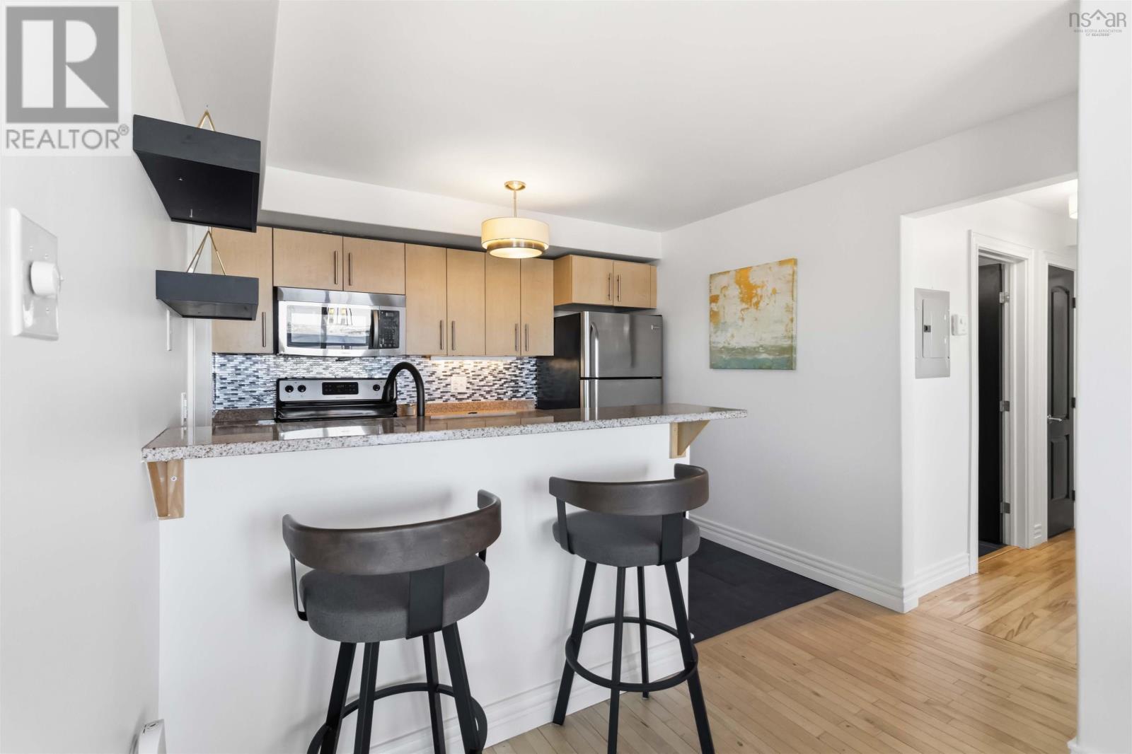 #302 3749 Kencrest Avenue - 14