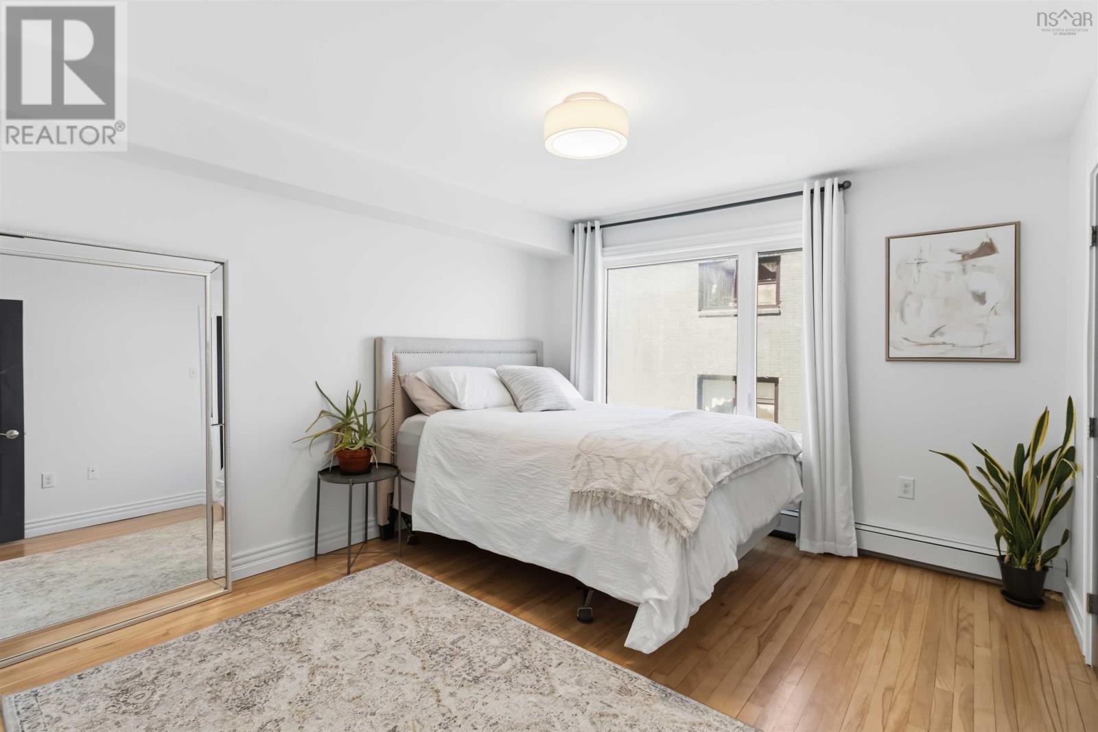 #302 3749 Kencrest Avenue - 16