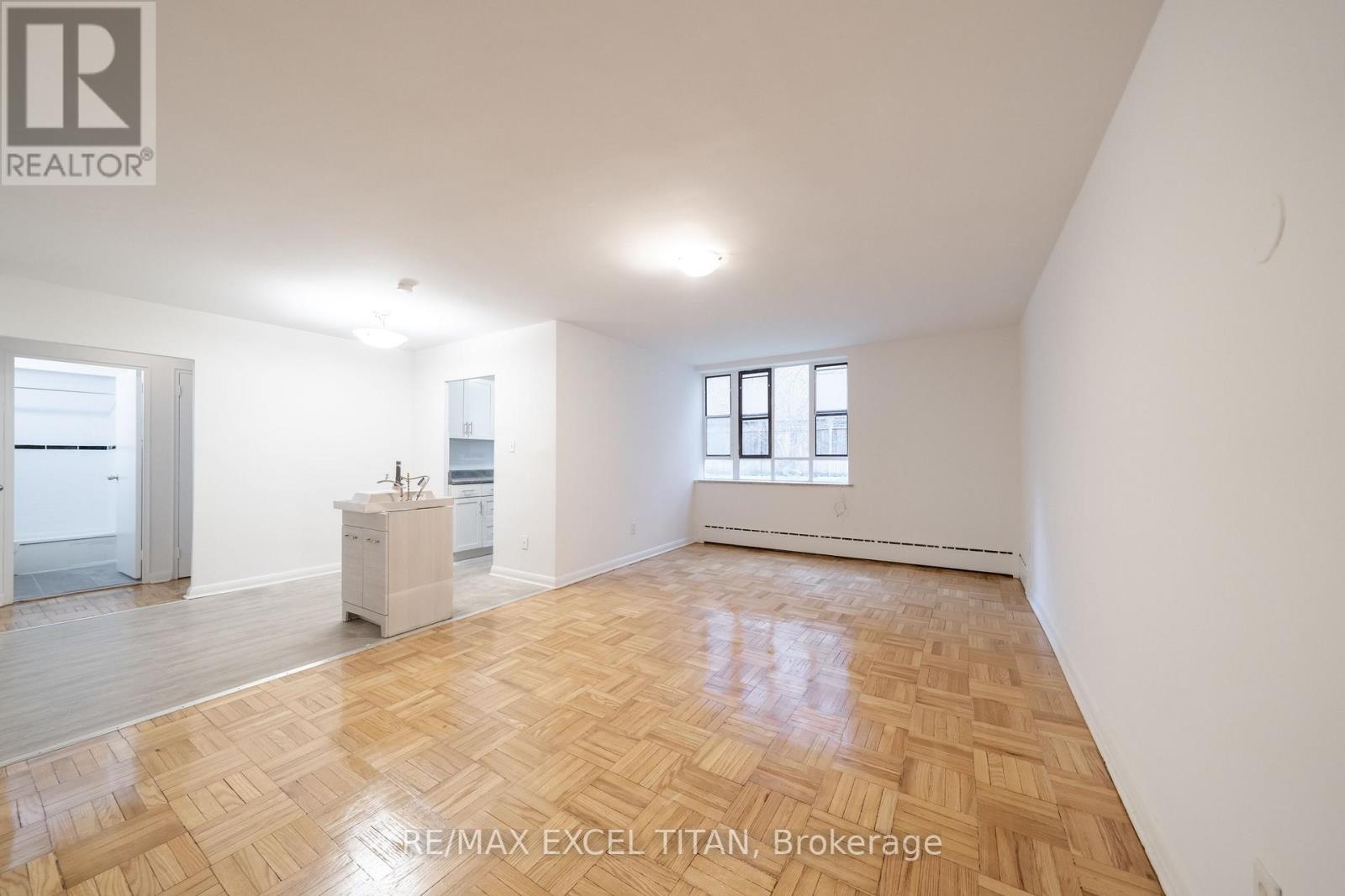 Listing photo of M8 - 77 ERSKINE AVENUE