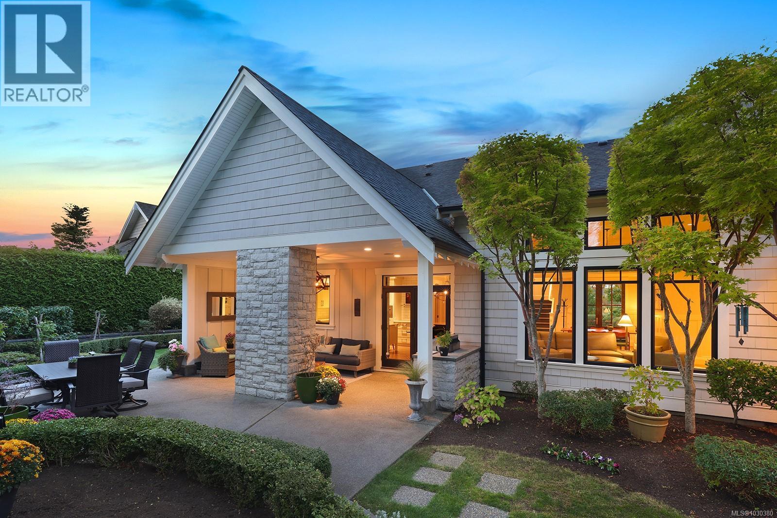 992 Bluffs Dr - 49