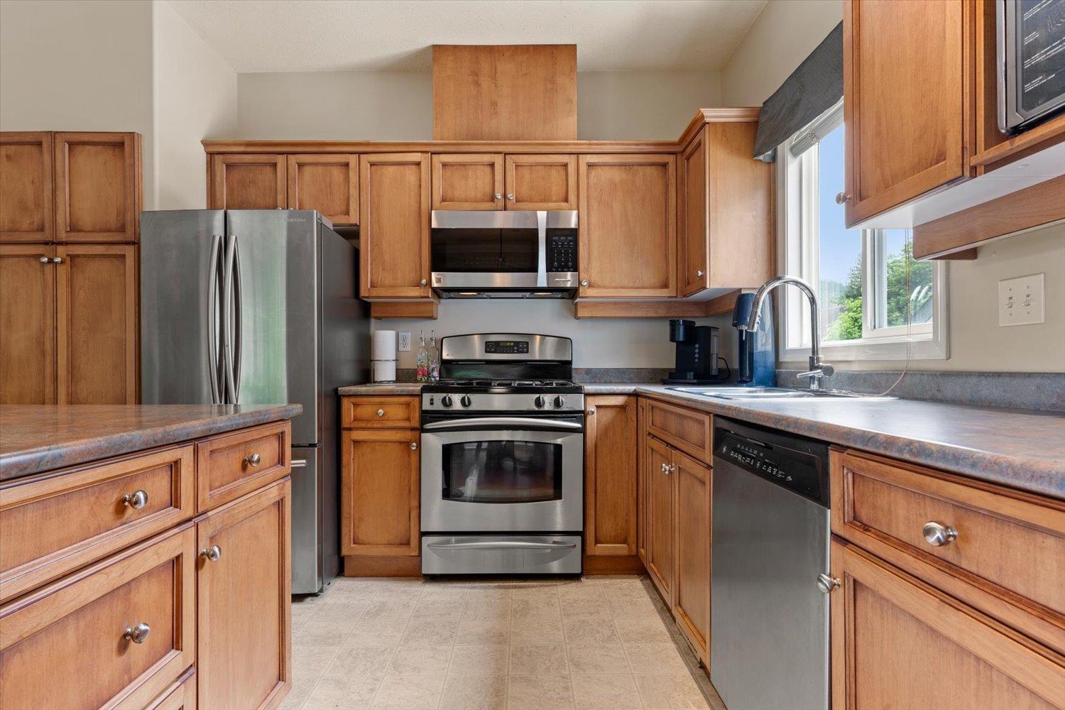 35 349 WALNUT AVENUE, Harrison Hot Springs, Harrison Hot Springs