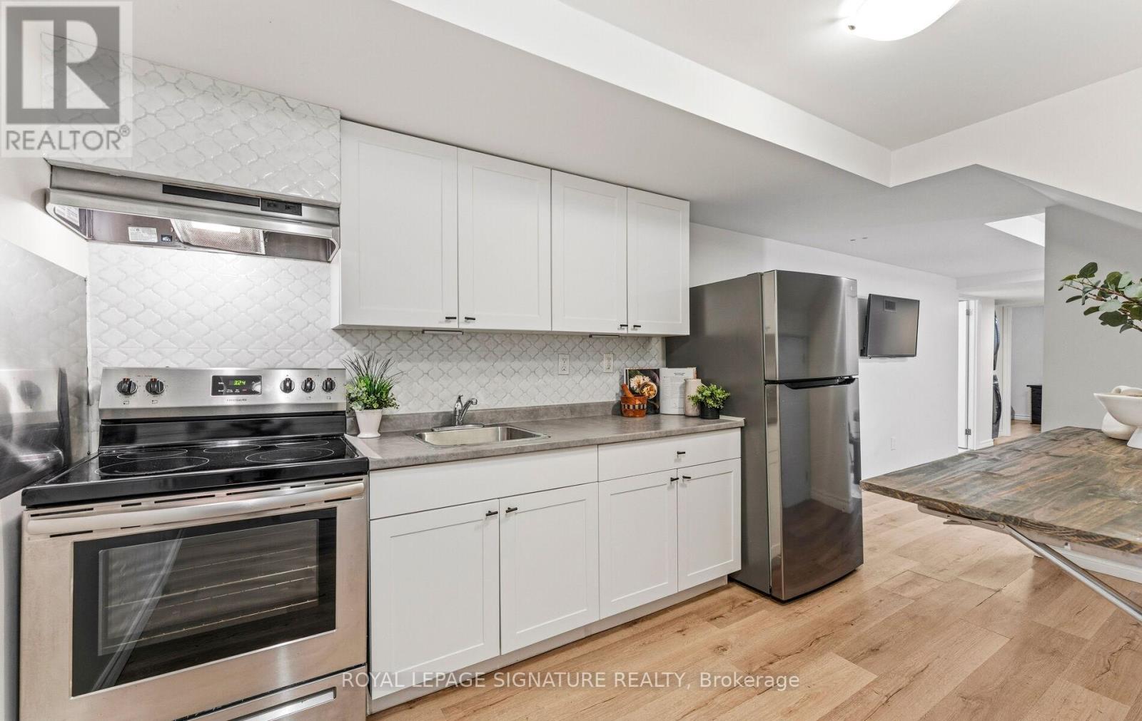 34 BRODEN CRESCENT - 20