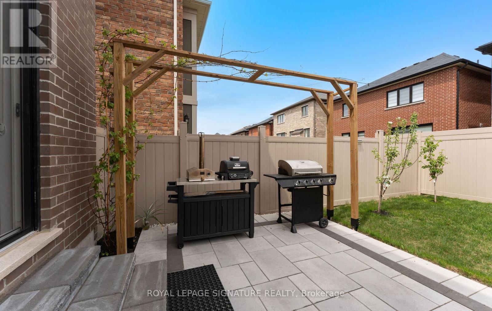 34 BRODEN CRESCENT - 30