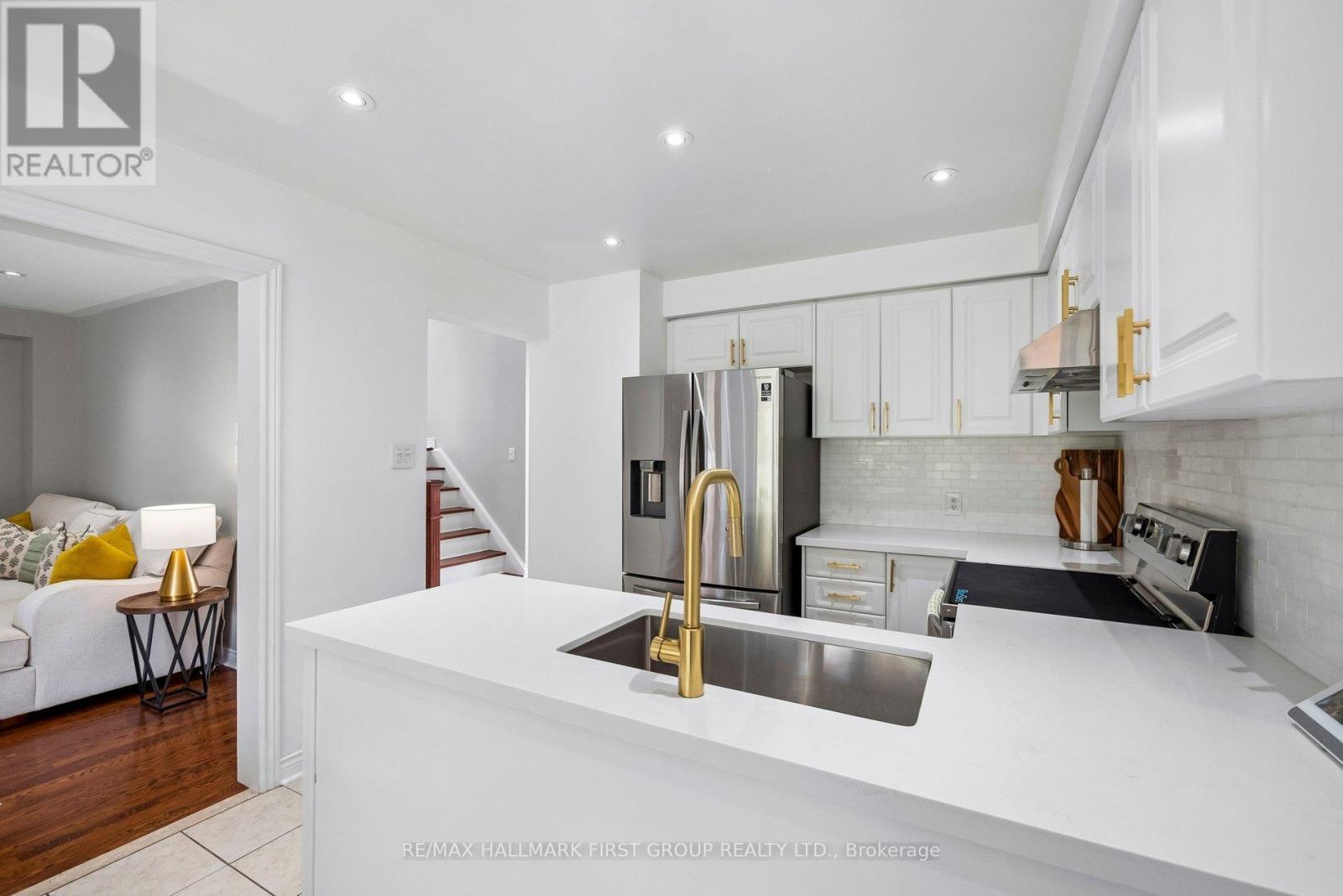 43 NOBBS DRIVE - 19