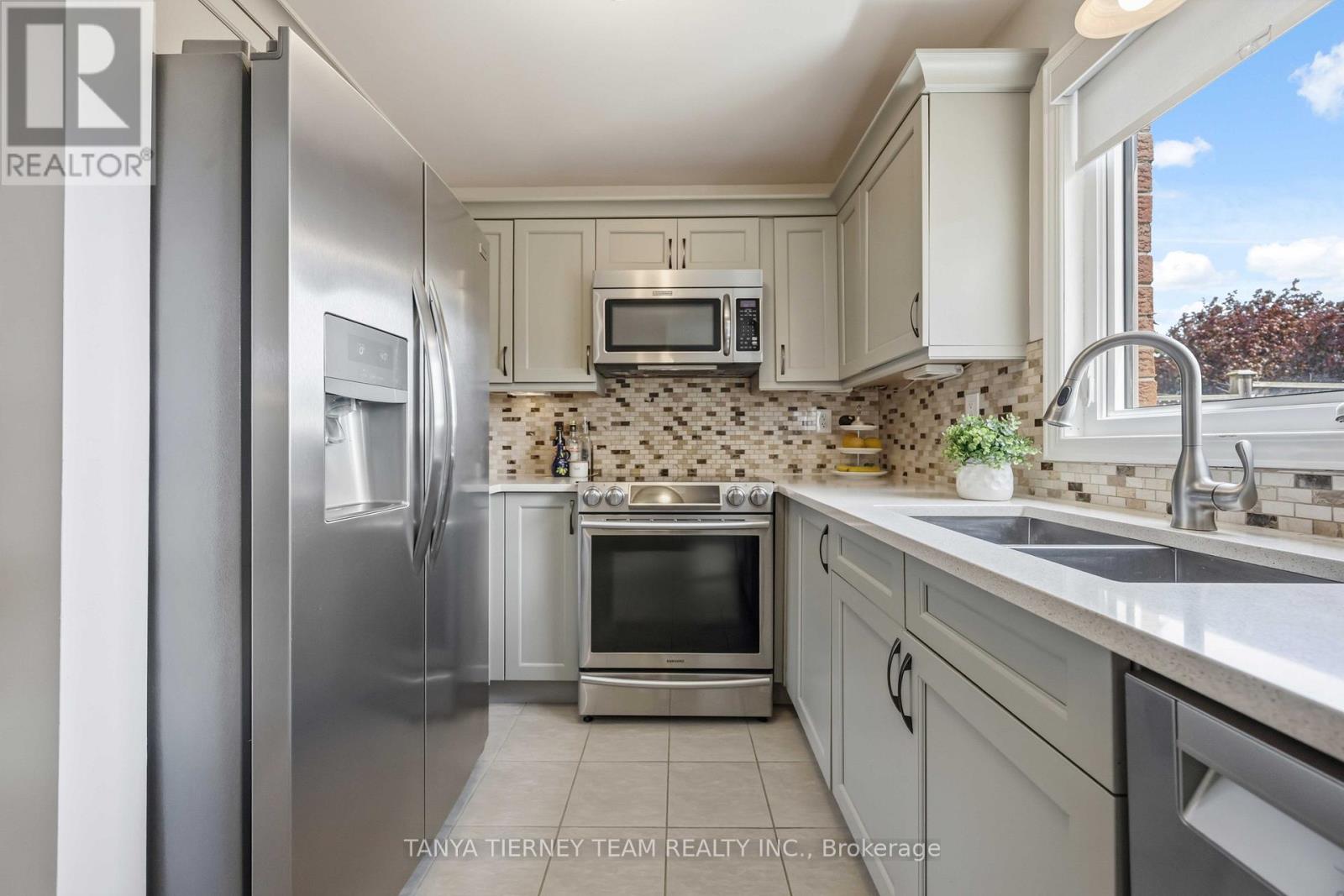 7 BROWNRIDGE PLACE - 12