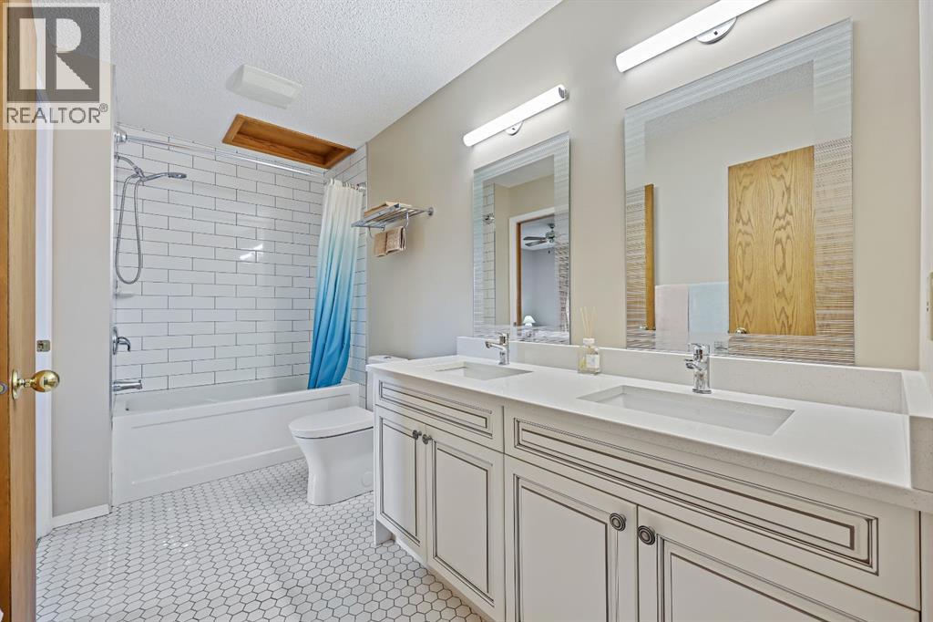 242125 8 Street E - 19