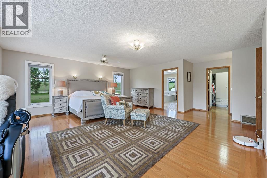 242125 8 Street E - 14