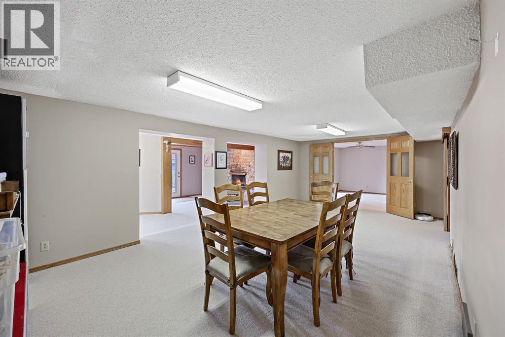 242125 8 Street E - 32