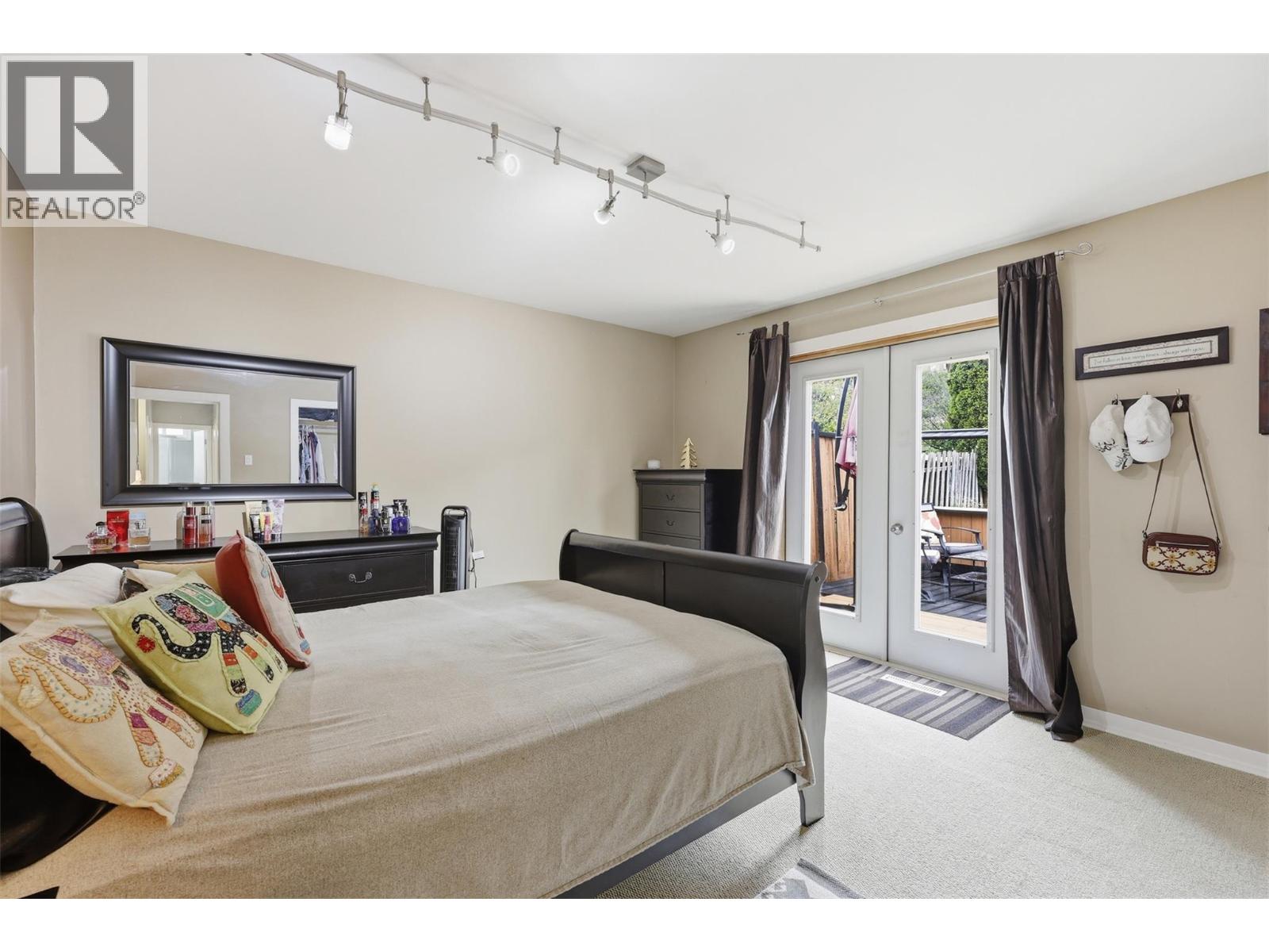 1365 COLUMBIA Street - 14