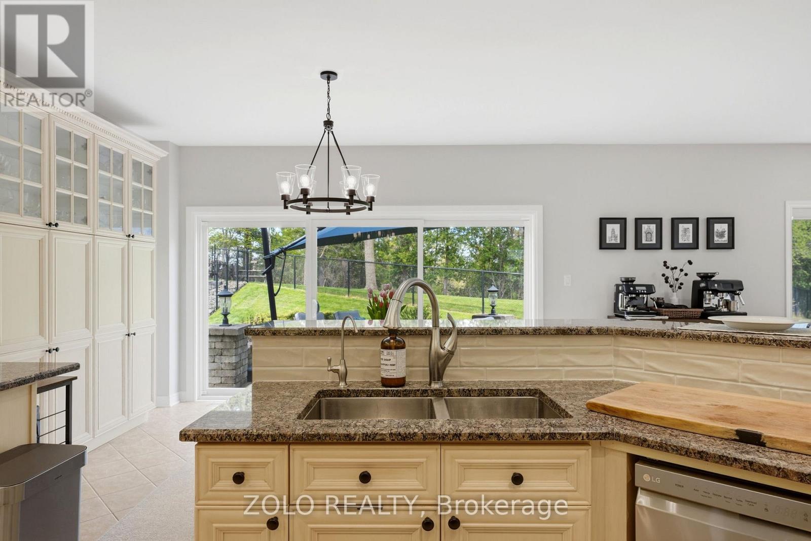 86 NORTH RIDGE CRESCENT - 7