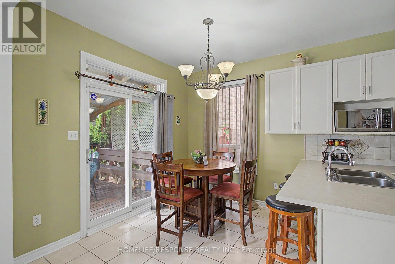16 ANGELUCCI DRIVE - 12