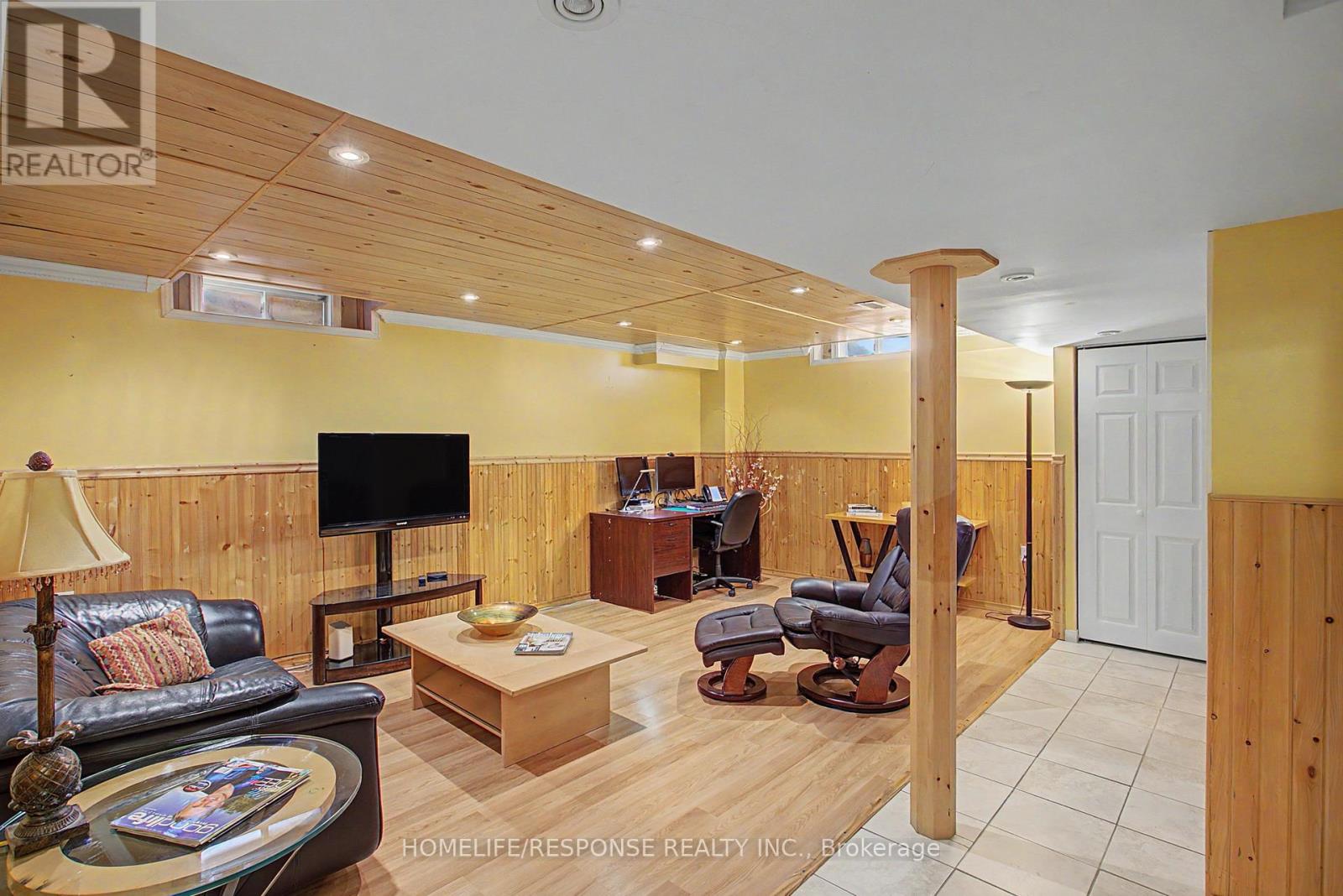 16 ANGELUCCI DRIVE - 25