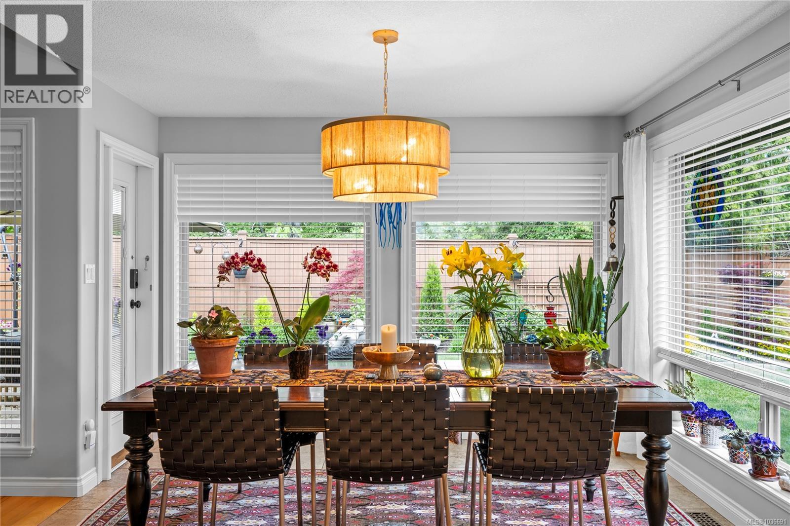978 Cantebury Pl - 4