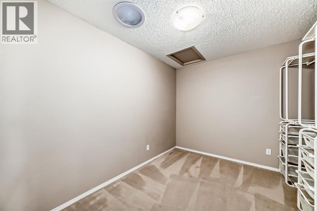 #205 27 Everridge Square SW - 18