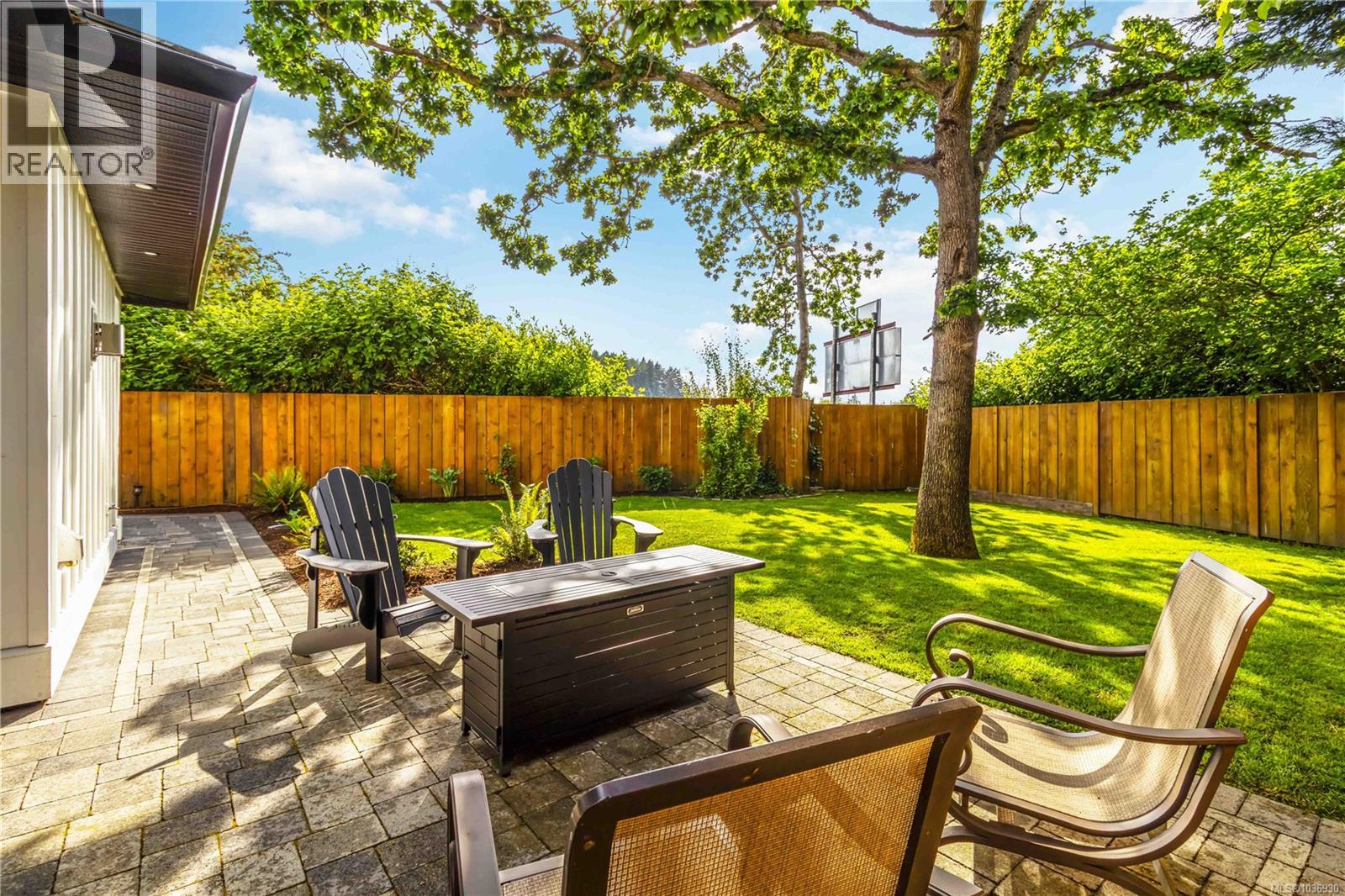 9356 East Saanich Rd - 48
