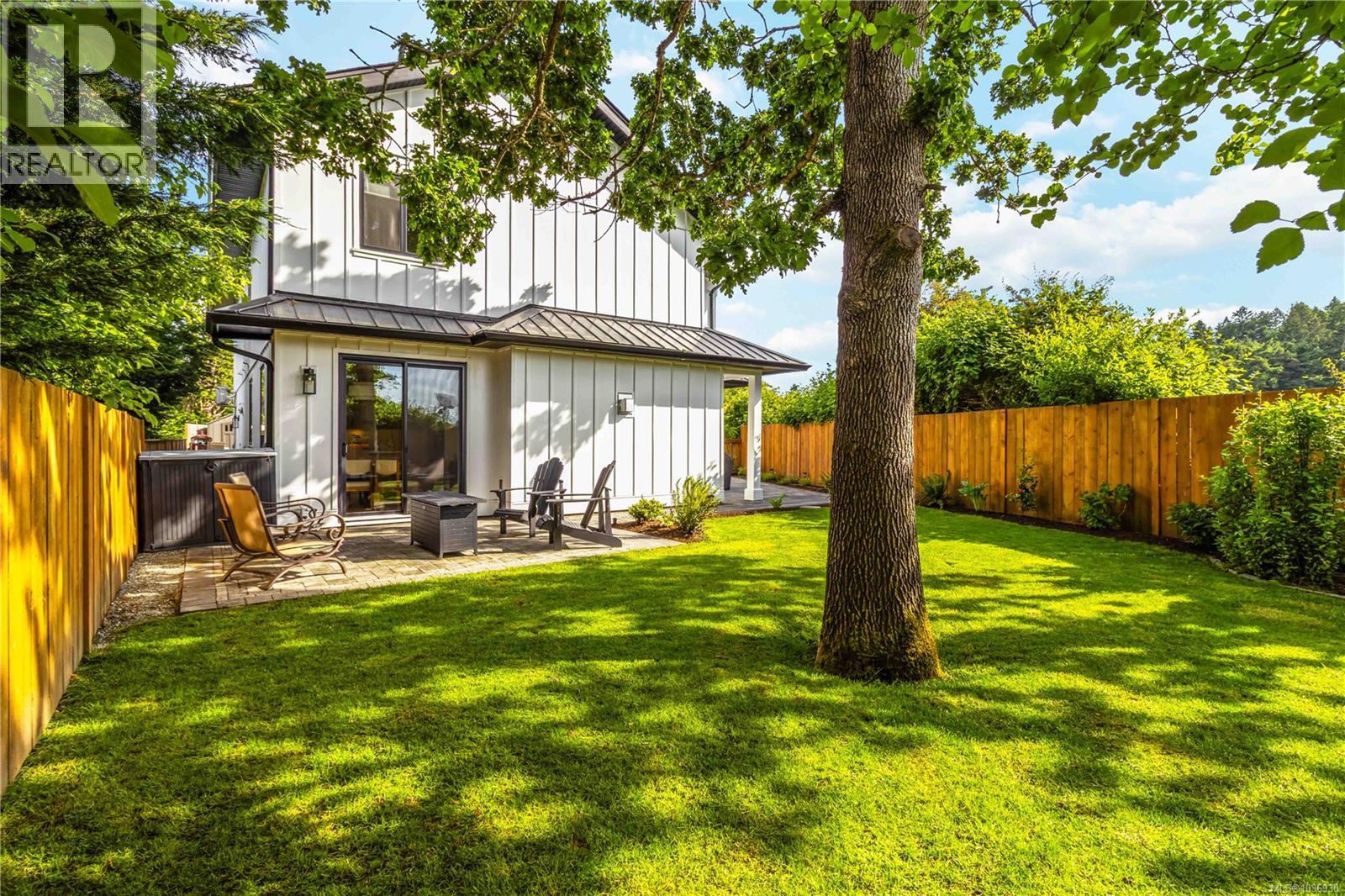 9356 East Saanich Rd - 50