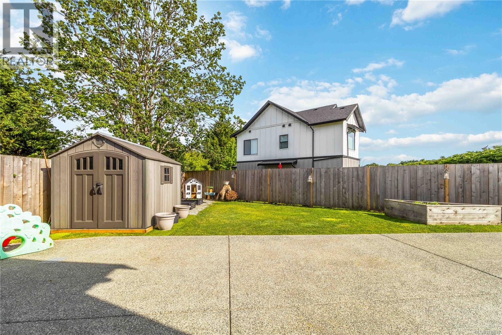 9356 East Saanich Rd - 60