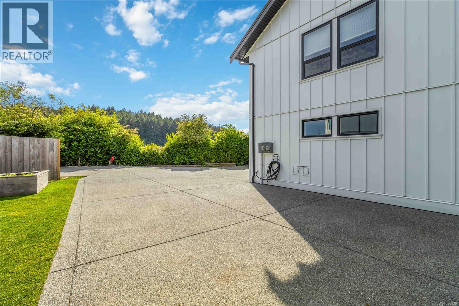 9356 East Saanich Rd - 56