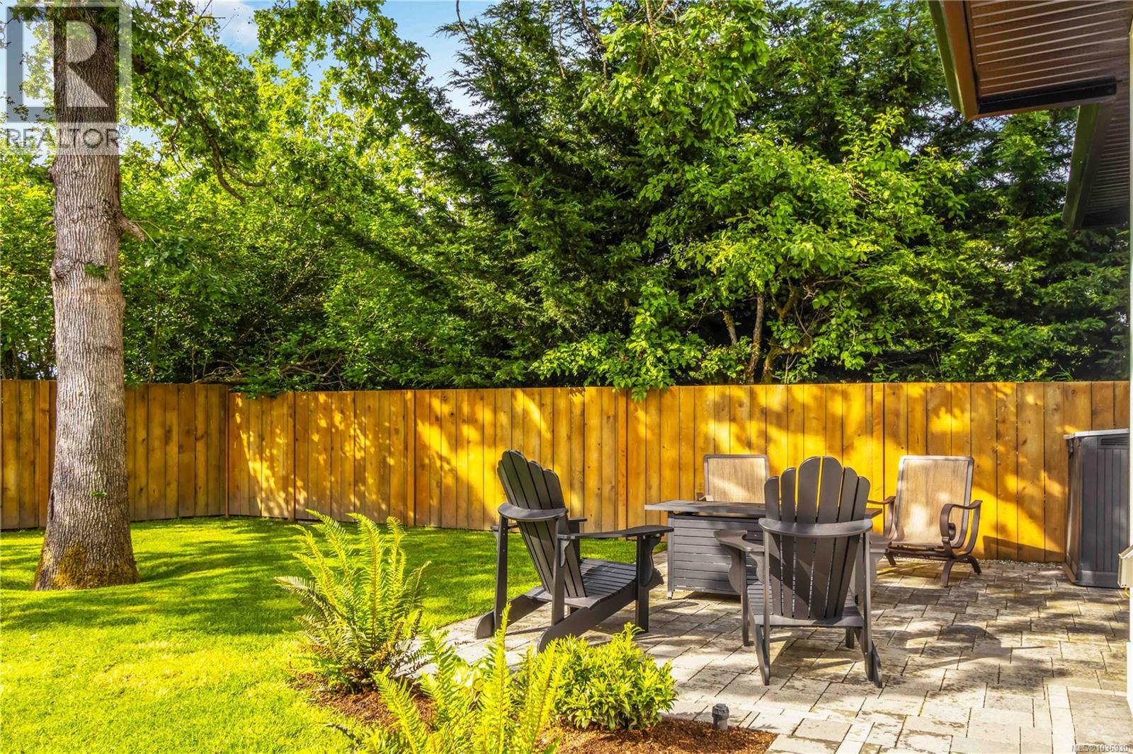 9356 East Saanich Rd - 55
