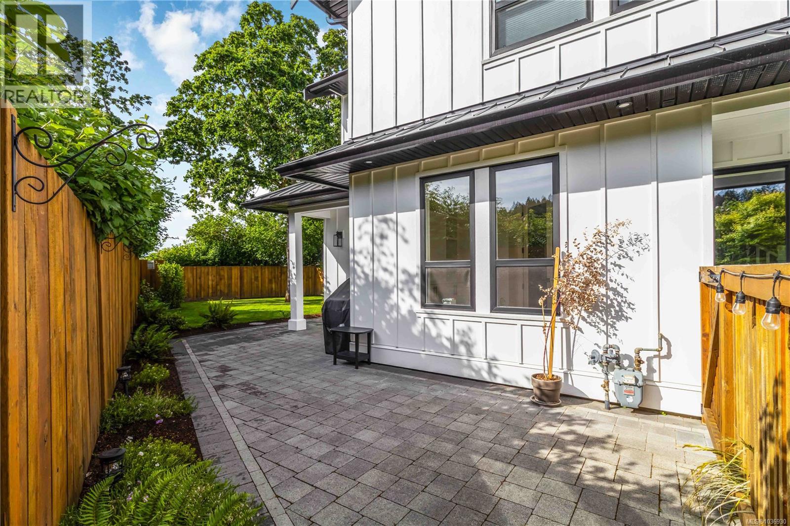 9356 East Saanich Rd - 44