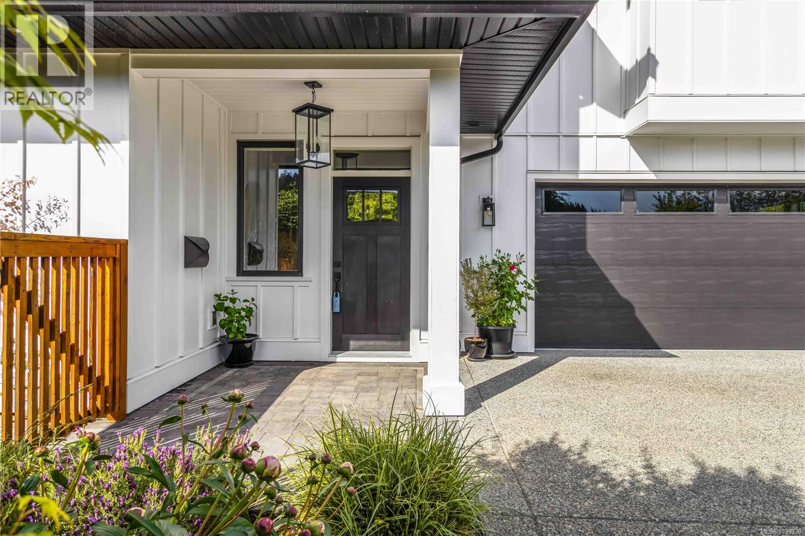 9356 East Saanich Rd - 41