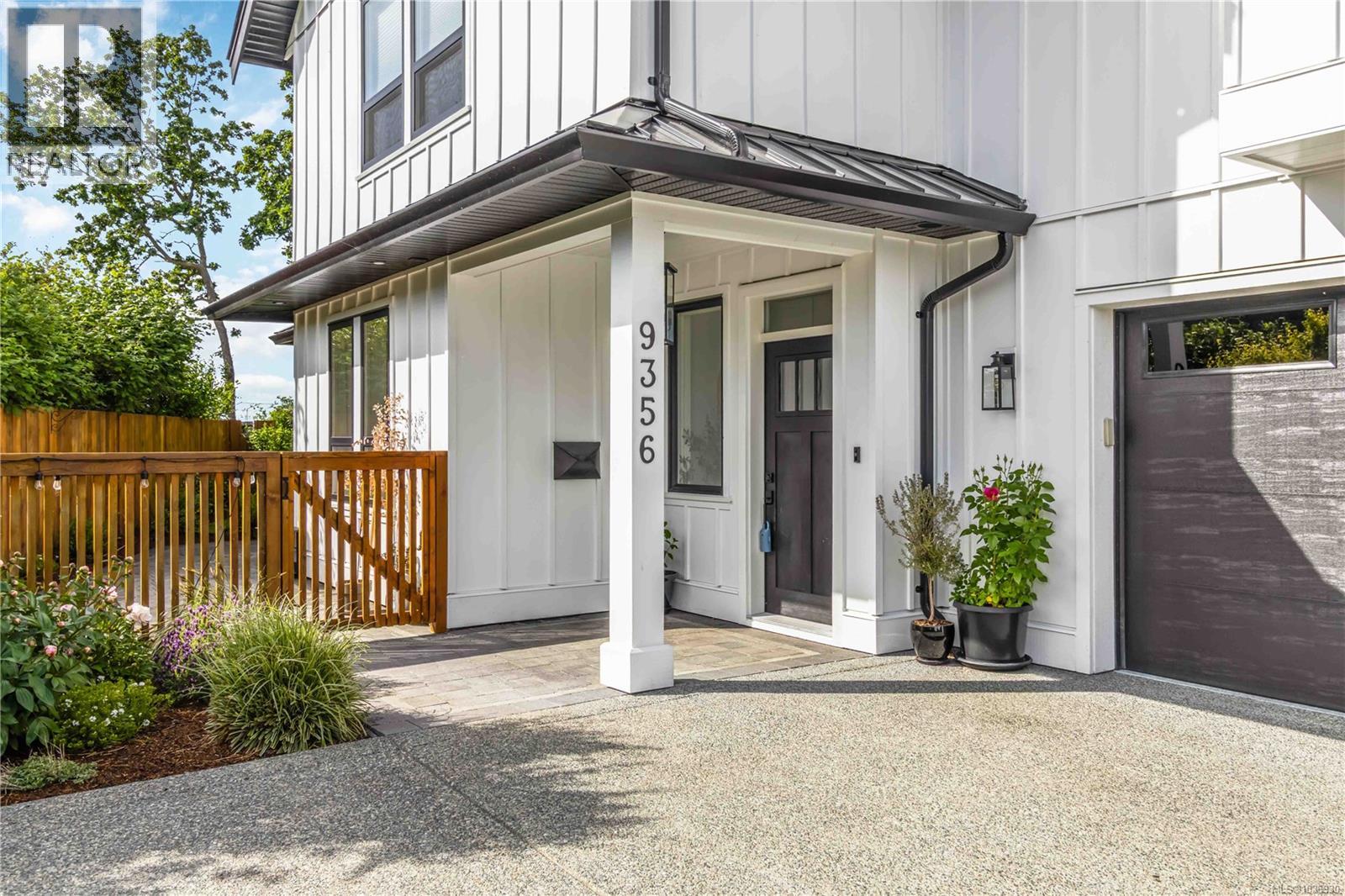 9356 East Saanich Rd - 4