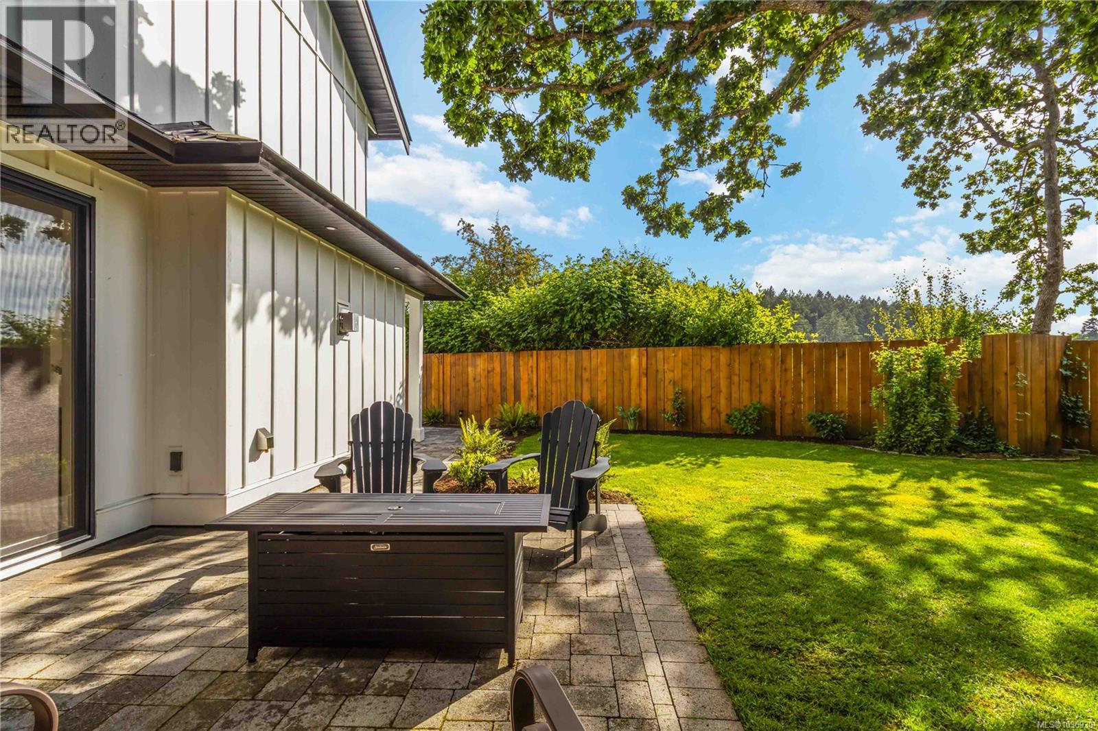 9356 East Saanich Rd - 53