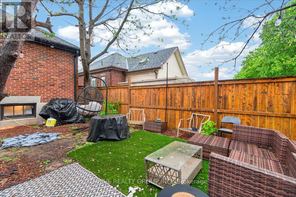 494 HIGHBURY AVENUE N - 17