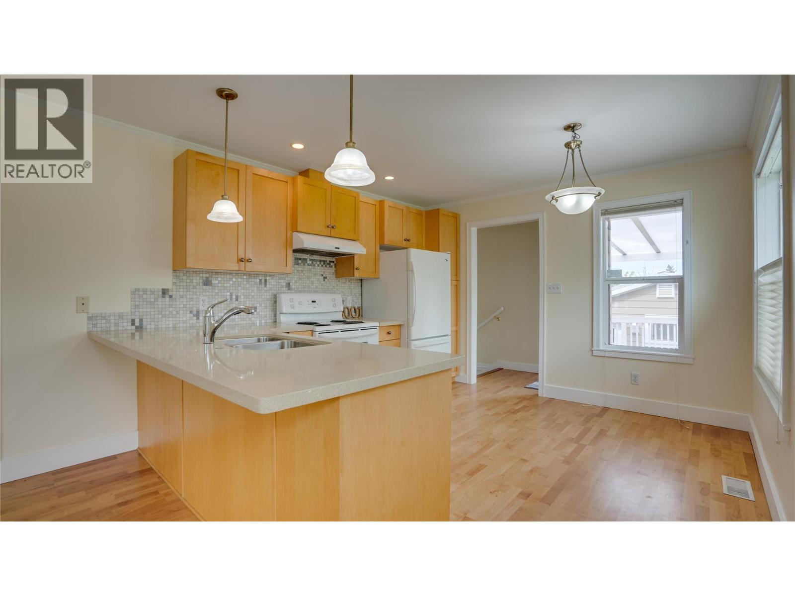3001 18 Avenue - 10