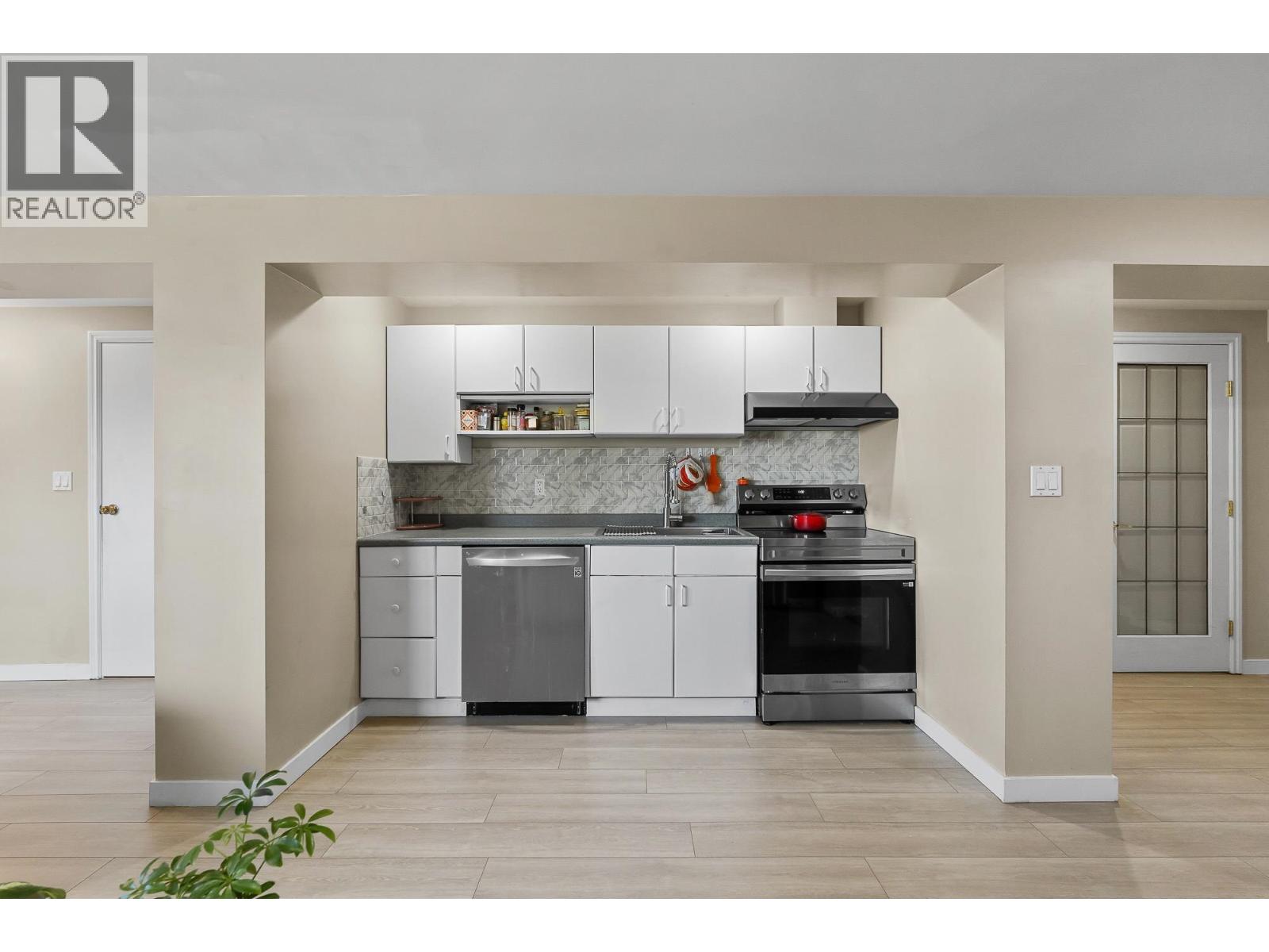 170 CARISBROOKE CRESCENT, North Vancouver