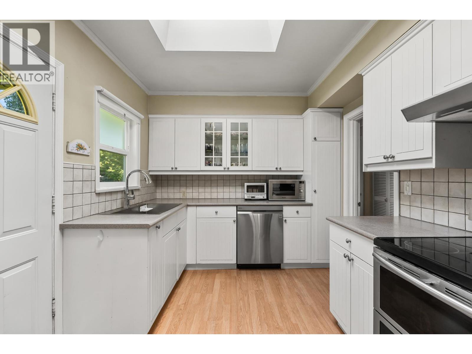 170 CARISBROOKE CRESCENT, North Vancouver