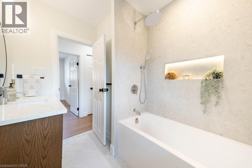 22 CHARLOTTE Crescent, Kitchener, Ontario, N2B2K3 — Photo 15