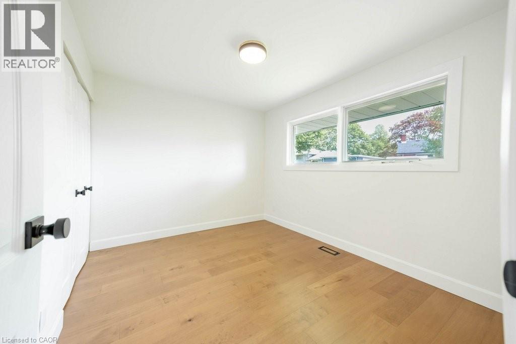 22 CHARLOTTE Crescent - 17