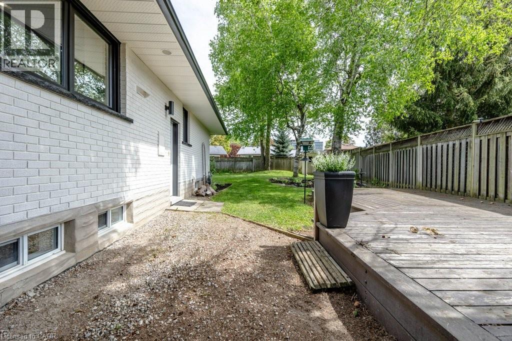 22 CHARLOTTE Crescent, Kitchener, Ontario, N2B2K3 — Photo 31