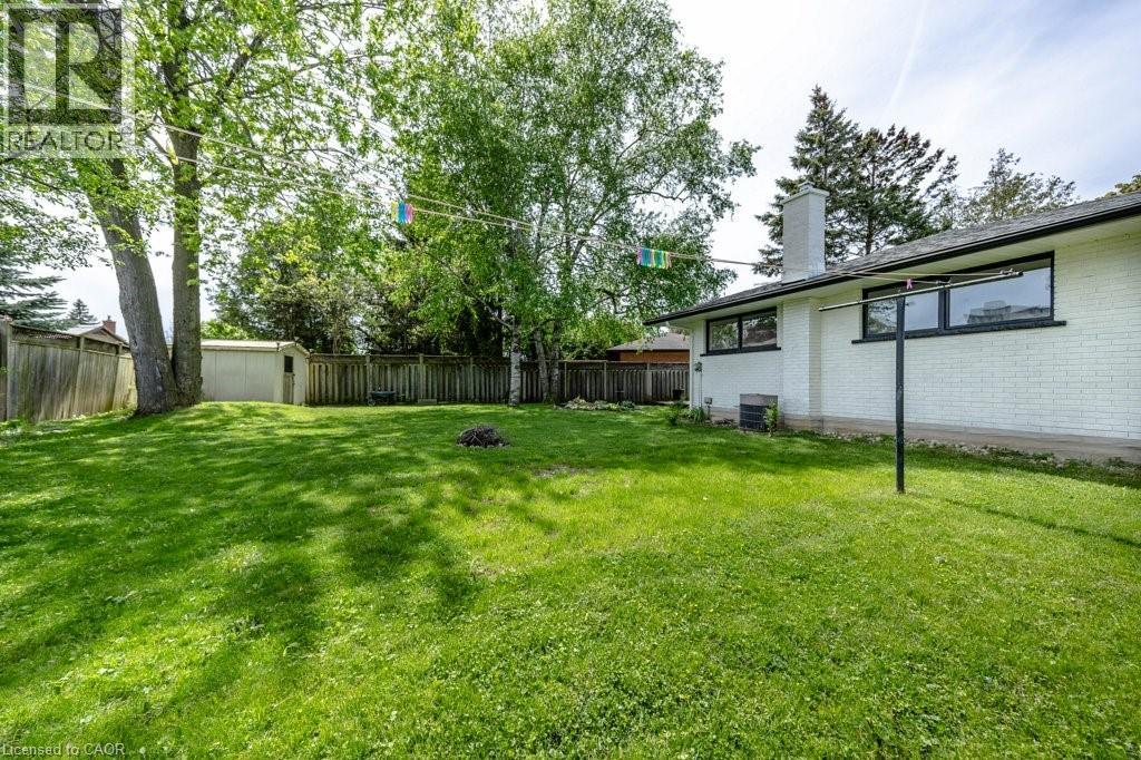22 CHARLOTTE Crescent - 37