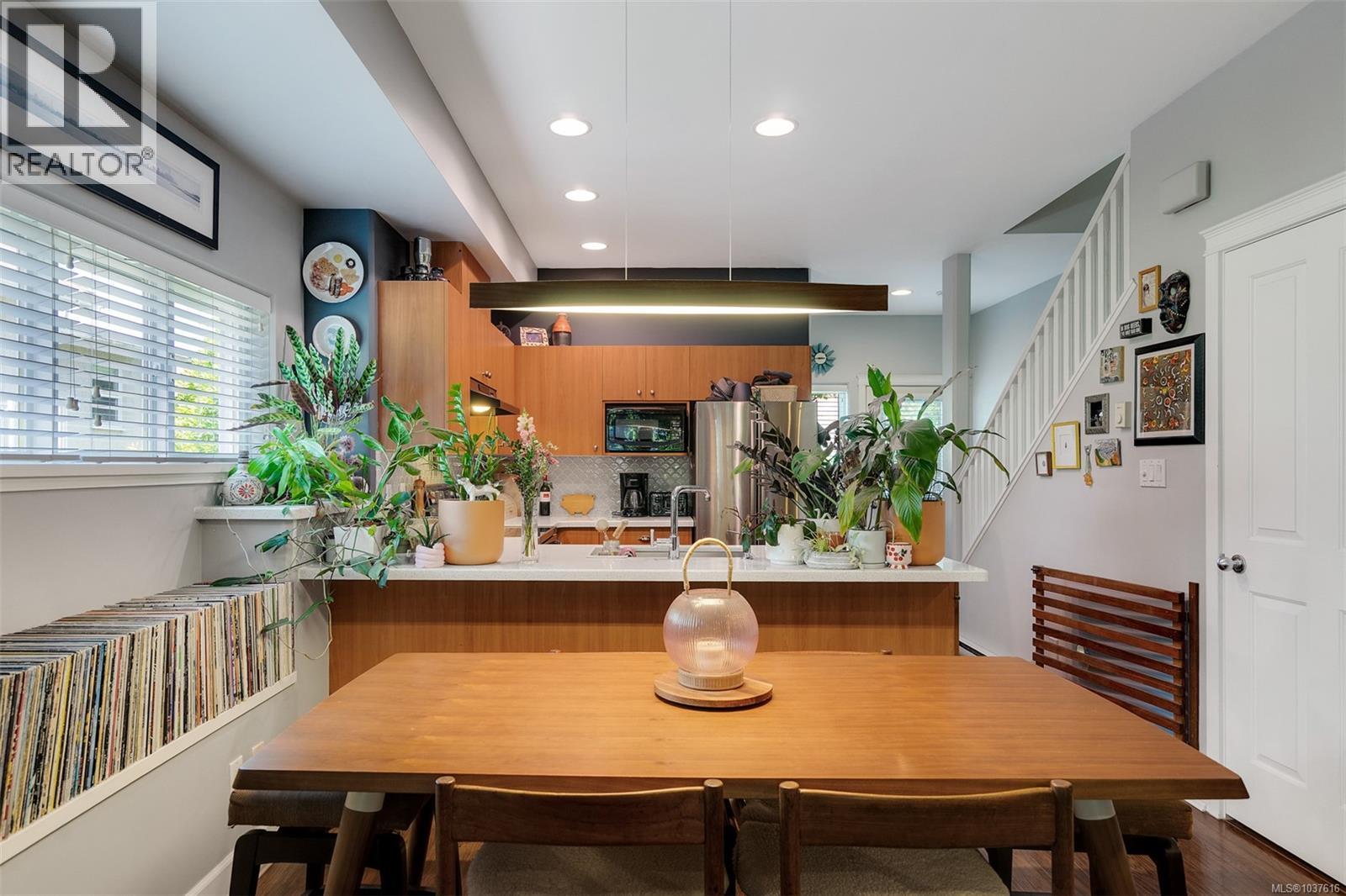 #1 860 Princess Ave - 10