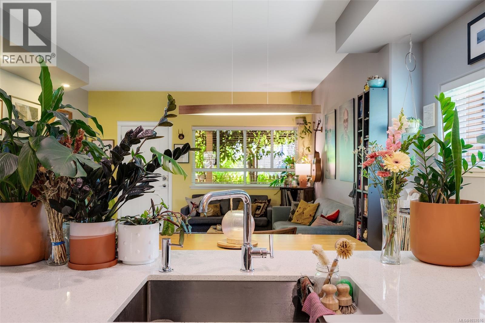 #1 860 Princess Ave - 14