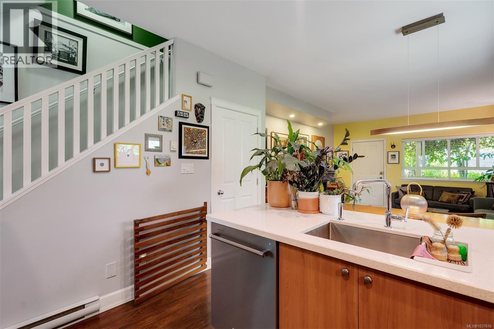 #1 860 Princess Ave - 17