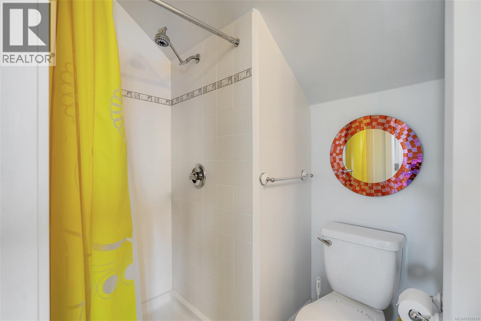 #1 860 Princess Ave - 32