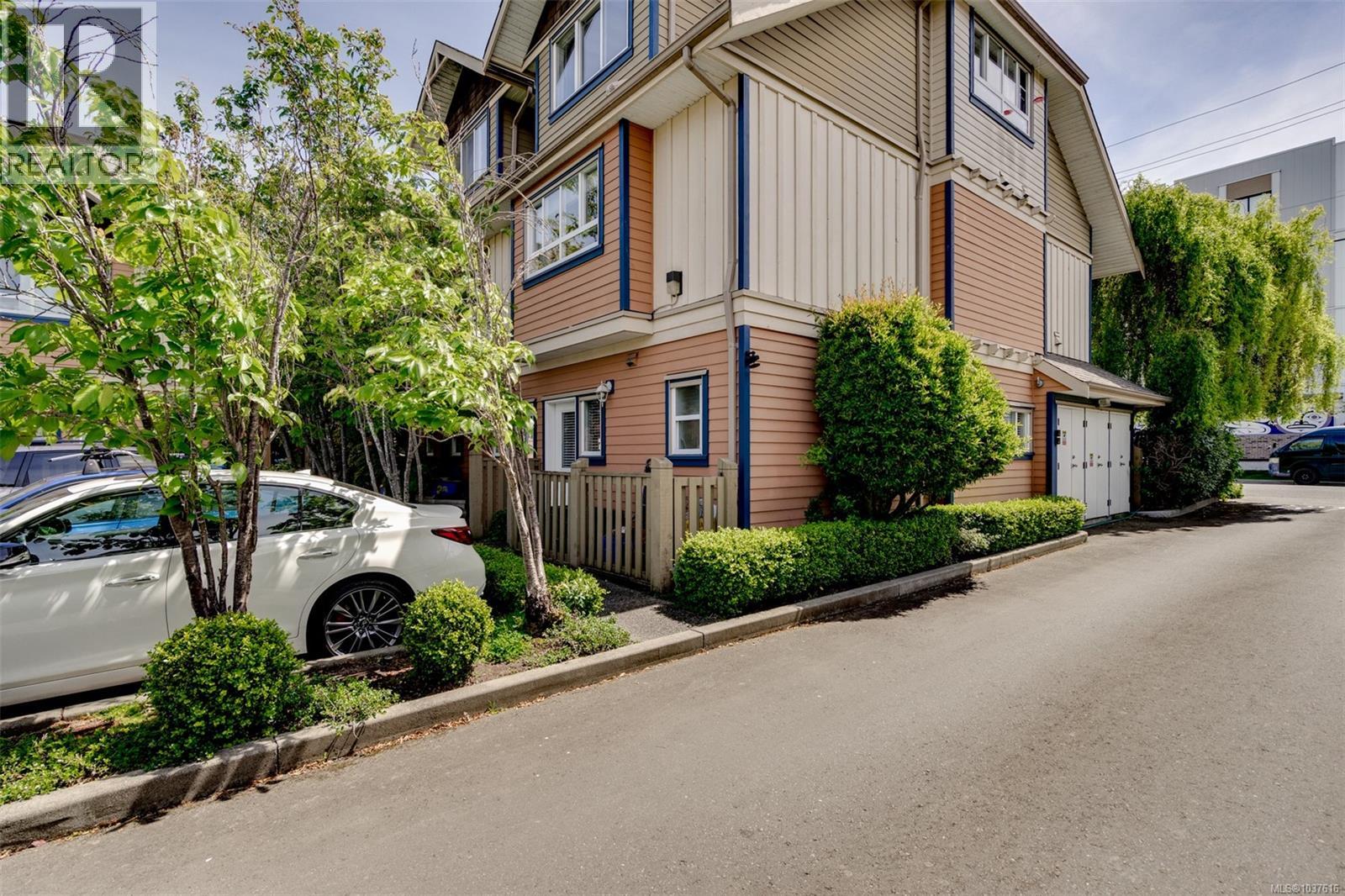#1 860 Princess Ave - 36