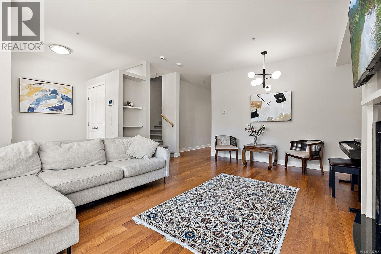 #2 1696 Pear St - 10