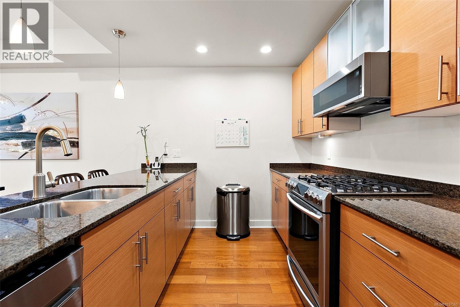 #2 1696 Pear St - 12