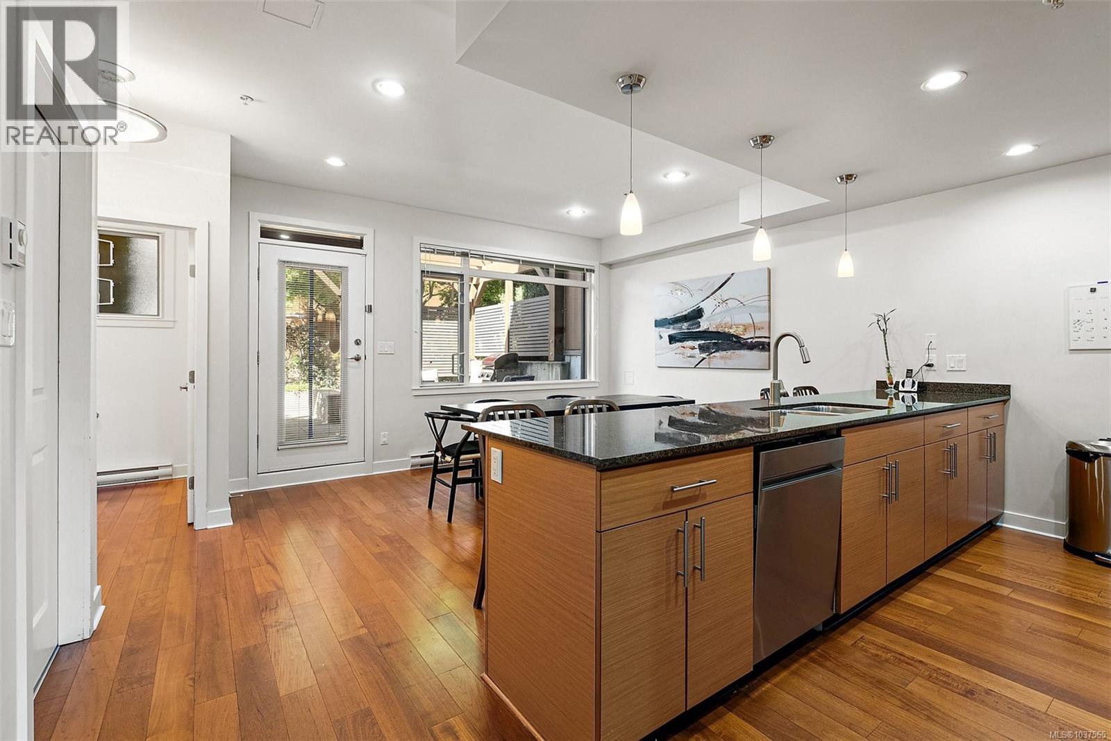 #2 1696 Pear St - 16