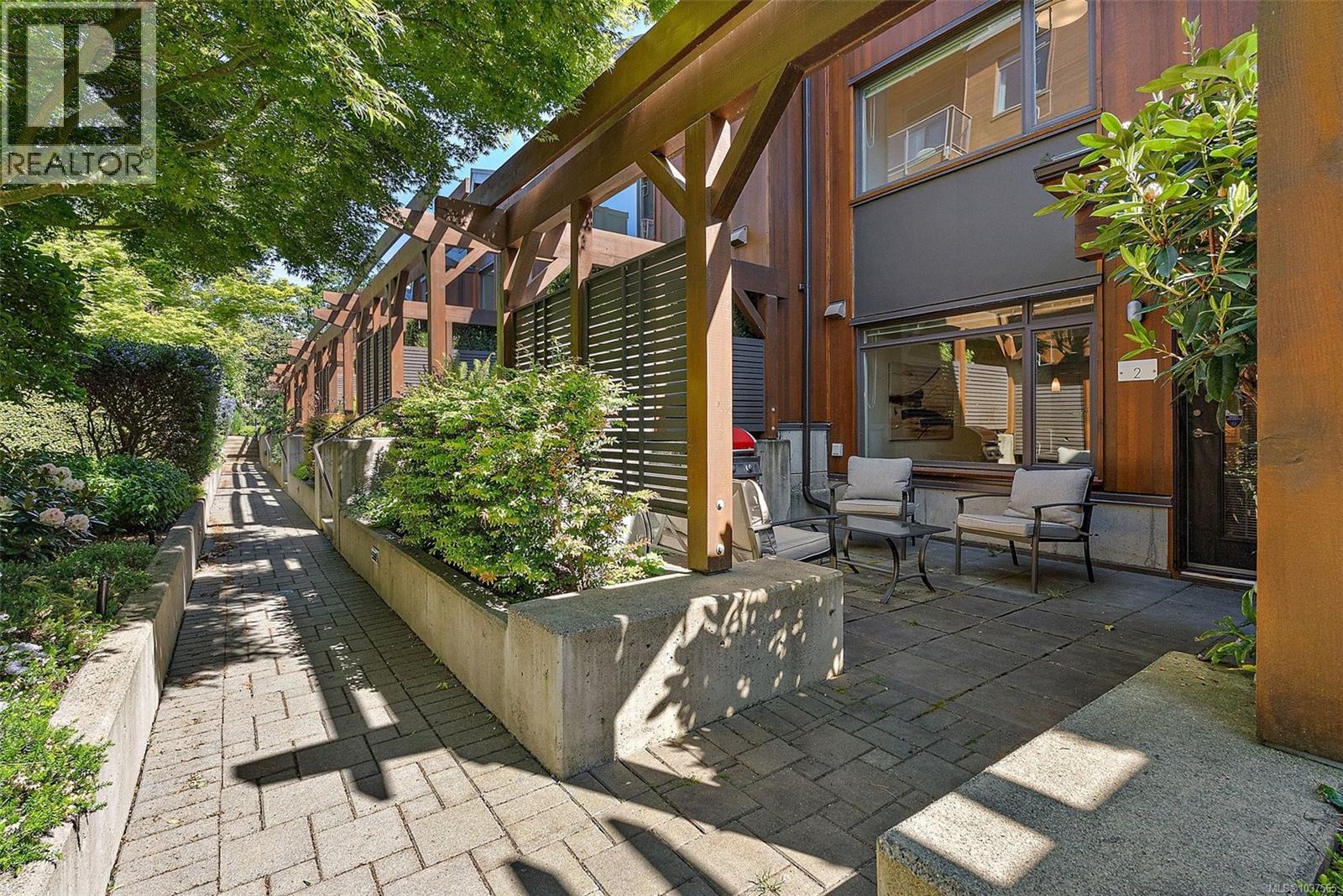 #2 1696 Pear St - 36